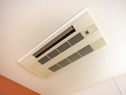 天井のエアコン