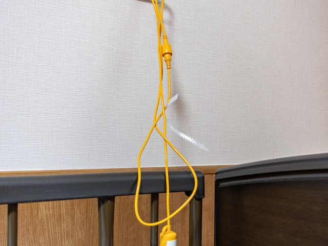 機能的な居室の壁 居室 機能的な設備が整った居室の様子が伺えます。細部まで配慮され、安全で快適な環境です。