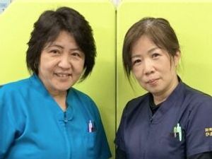 スタッフ2人の笑顔