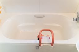 安全手すり付浴槽