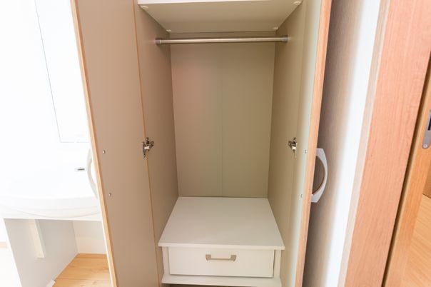 整理されたクローゼット空間