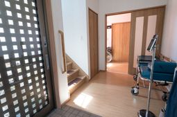 明るい廊下の風景