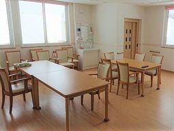 明るいダイニングスペース