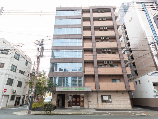 多階層の建物外観
