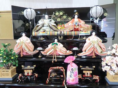 伝統人形展示の室内