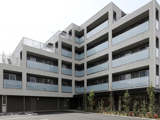 現代的な建物の外観