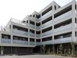 モダンな建物の外観