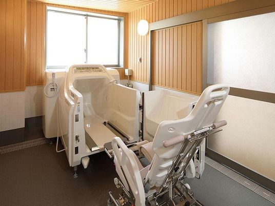 清潔な介護用浴室
