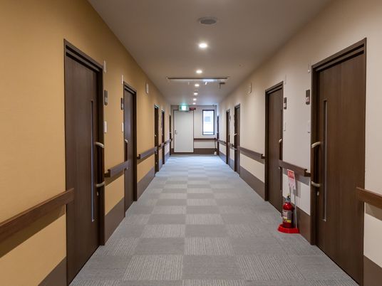 きれいな施設の廊下