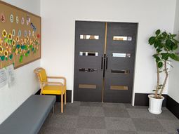 エントランスの明るい雰囲気