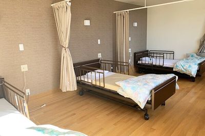 ベッド3台の居室