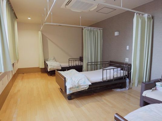 明るい多床居室  