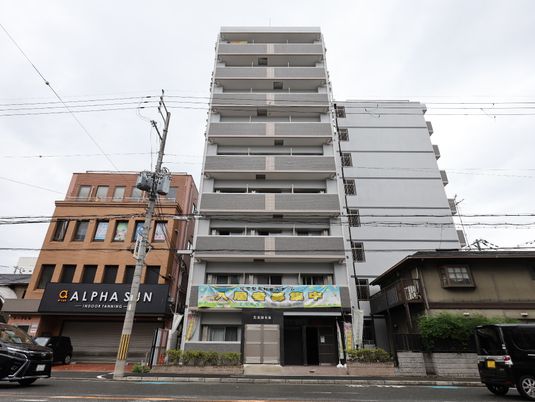多階層の建物外観