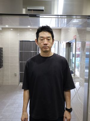 男性とエレベーター