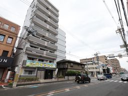 都会の建物外観