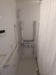 手すり付きユニットバス