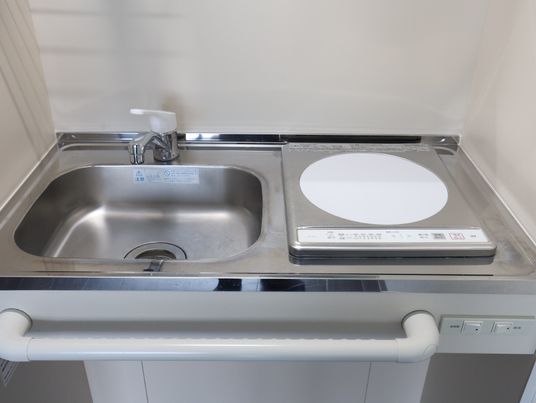 キッチン用シンクとコンロ