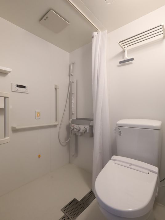 バリアフリー設計のトイレ