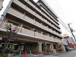 多階層の建物外観