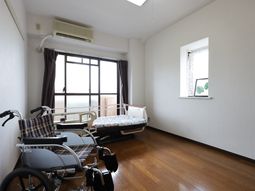 明るい居室の一角