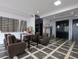 待合スペースの明るい空間