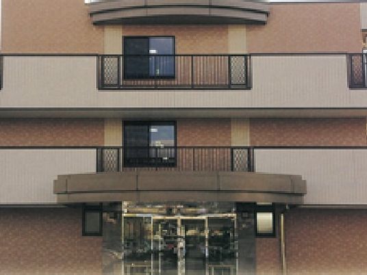 建物正面の外観  