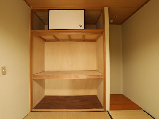 和室の整った収納棚
