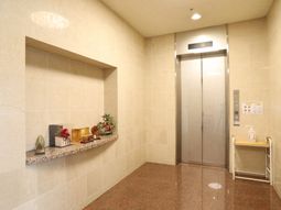 明るいエレベーターホール