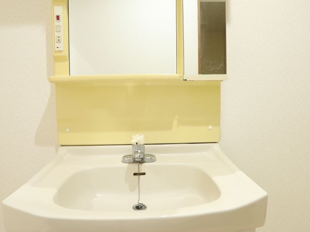 洗面台のある清潔感の空間 洗面台 清潔で使いやすい洗面台が備えられており、快適な毎日をサポートします。