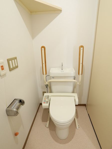 手すり付きトイレ空間