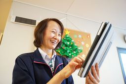 明るく笑顔のスタッフ