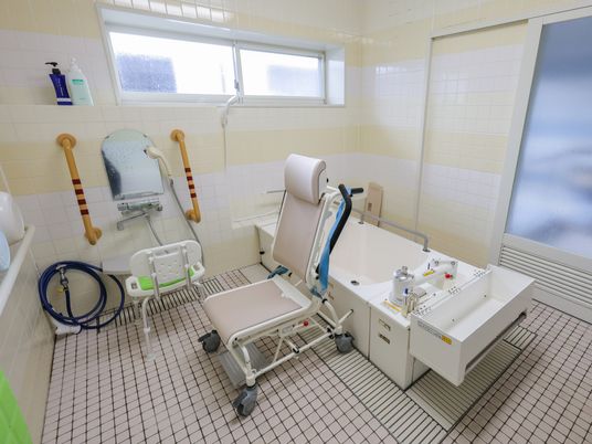 機器が整った浴室