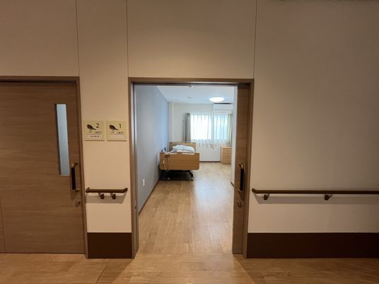 広い廊下と居室