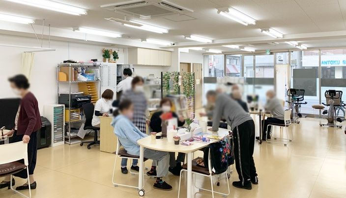 明るい空間のラウンジ
