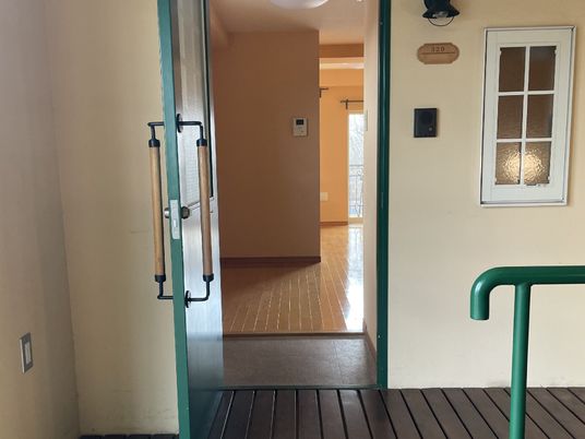 廊下への開けた入口