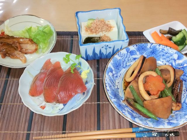 和食の並ぶ食卓
