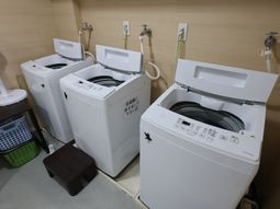 洗濯機が並ぶスペース