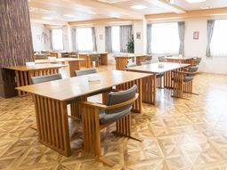 明るいダイニングスペース