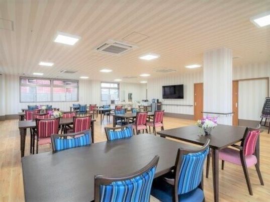 明るいダイニングスペース