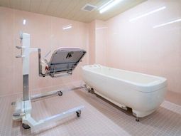 清潔感ある明るい浴室