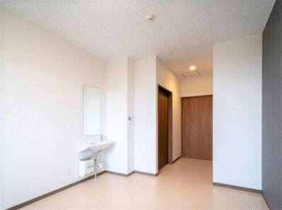 シンプルな洋室の一角