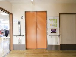エレベーター前の通路