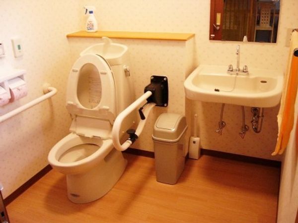 バリアフリー設計のトイレ