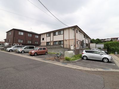 静かな施設の外観