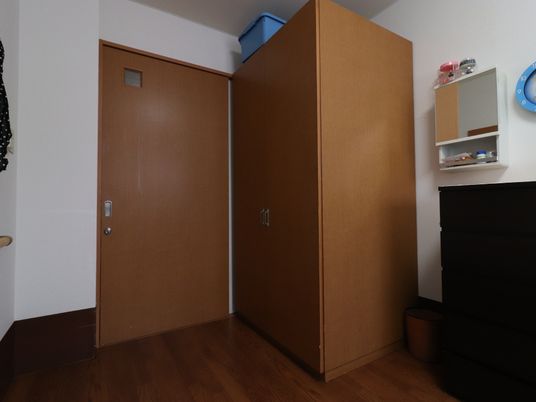 落ち着いた色の居室角