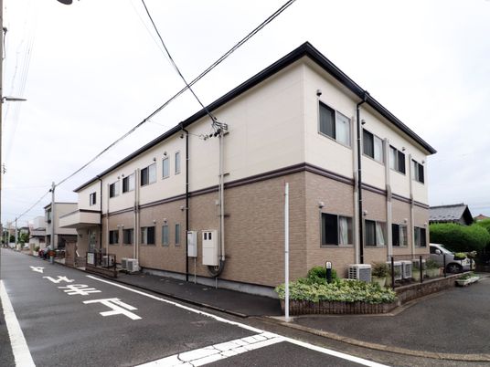 清潔感のある二階建て建物