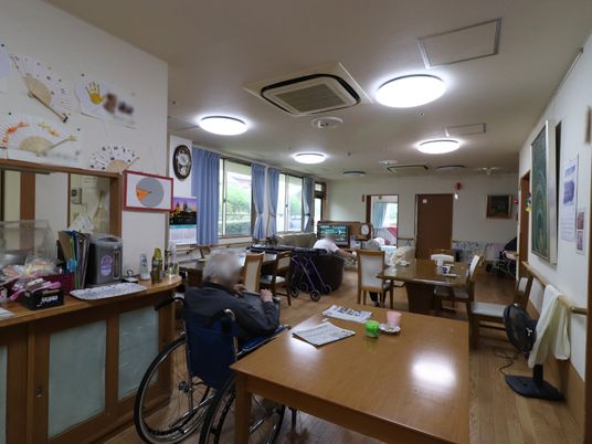 広々とした共用リビング