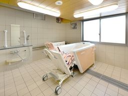 バリアフリーな浴室設備