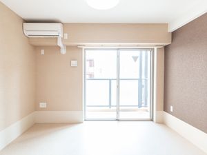 明るい空間の洋室