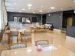 明るいダイニングスペース